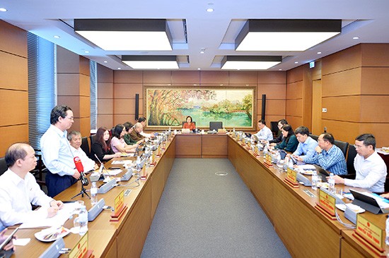 Quốc hội thảo luận tổ về dự án Luật Đường bộ và dự án Luật Trật tự, an toàn giao thông đường bộ