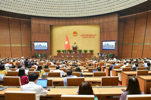 Quốc hội thảo luận về thực hiện kế hoạch đầu tư công trung hạn 