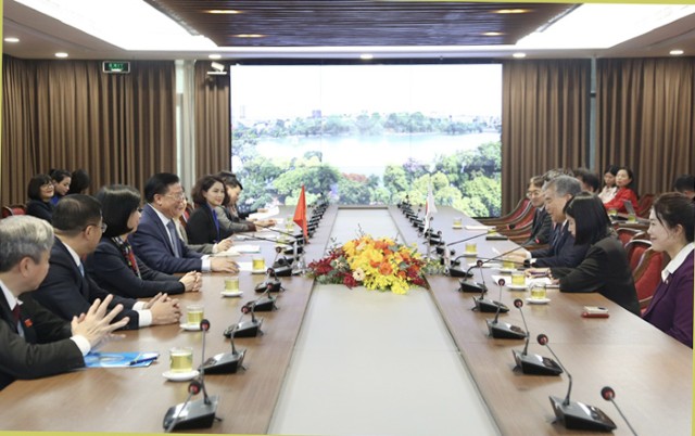 Bí thư Thành ủy Đinh Tiến Dũng tiếp Đoàn đại biểu Hội đồng thành phố Seoul (Hàn Quốc) 