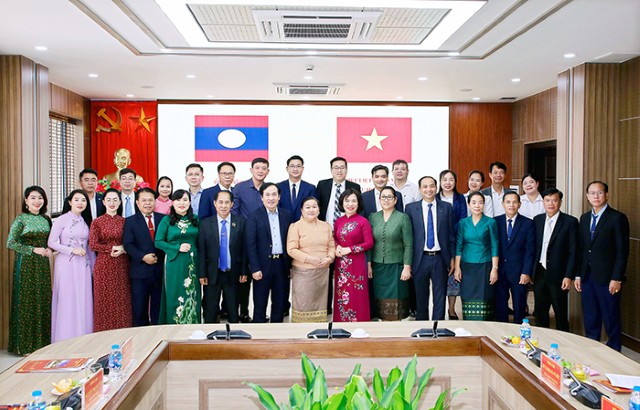 HĐND quận Tây Hồ và HĐND Thủ đô Viêng Chăn trao đổi kinh nghiệm hoạt động của cơ quan dân cử