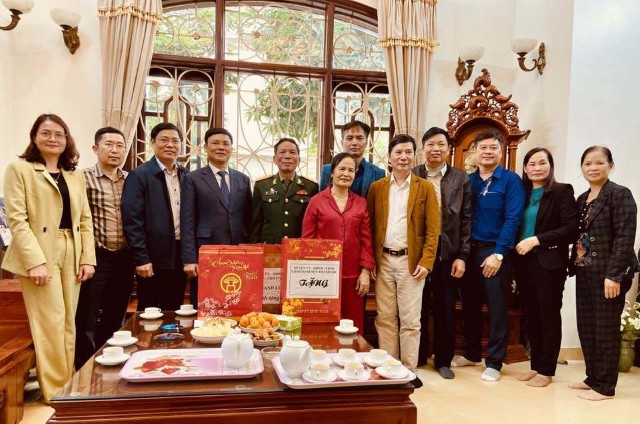 Phó Chủ tịch HĐND Thành phố Phạm Quí Tiên thăm, chúc Tết các gia đình chính sách trên địa bàn huyện Thanh Trì