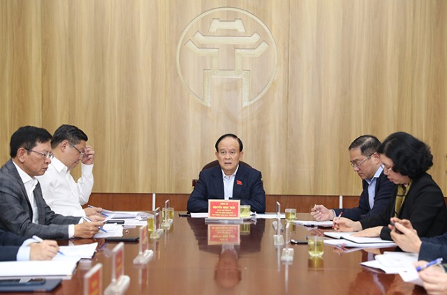 Chủ tịch HĐND thành phố Hà Nội Nguyễn Ngọc Tuấn tiếp công dân theo vụ việc