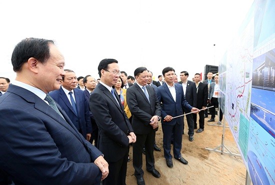 Chủ tịch nước Võ Văn Thưởng kiểm tra Dự án đường Vành đai 4 - Vùng Thủ đô 