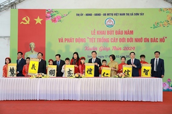 Thị xã Sơn Tây phát động Tết trồng cây và khai bút đầu Xuân Giáp Thìn 2024 