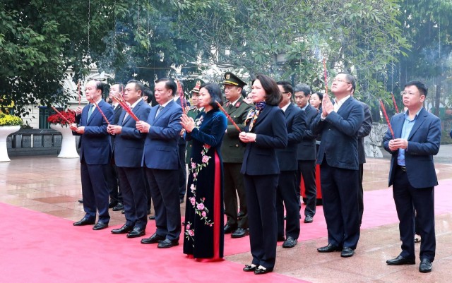 Lãnh đạo TP Hà Nội dâng hương tưởng nhớ các vị liệt tổ, liệt tông và Chủ tịch Hồ Chí Minh