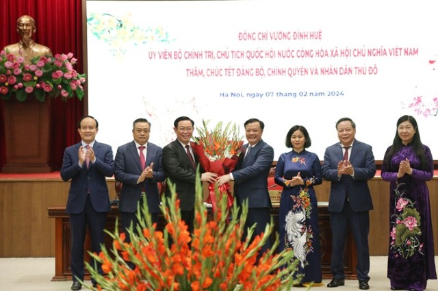 Chủ tịch Quốc hội Vương Đình Huệ chúc Tết Đảng bộ, chính quyền, quân và dân Thủ đô