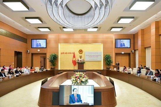 Công bố và trao Nghị quyết của Ủy ban Thường vụ Quốc hội về công tác cán bộ