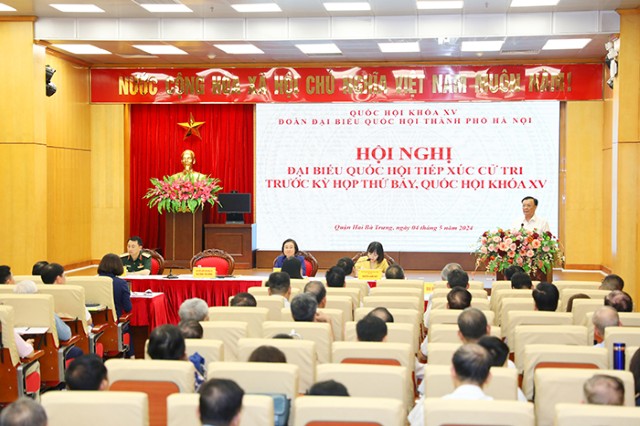 Bí thư Thành ủy Đinh Tiến Dũng tiếp xúc cử tri các quận: Ba Đình, Đống Đa, Hai Bà Trưng 