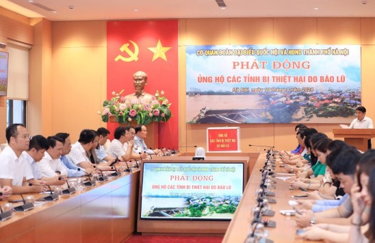 Cơ quan Đoàn ĐBQH và HĐND thành phố Hà Nội quyên góp ủng hộ các vùng bị thiệt hại do bão lũ