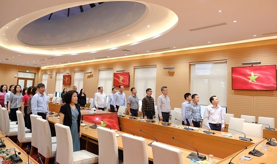 Văn phòng Đoàn ĐBQH và HĐND Thành phố: Chào cờ và sinh hoạt chính trị tháng 11/2024