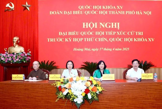 Bí thư Thành ủy, Trưởng đoàn đại biểu Quốc hội thành phố Bùi Thị Minh Hoài tiếp xúc cử tri