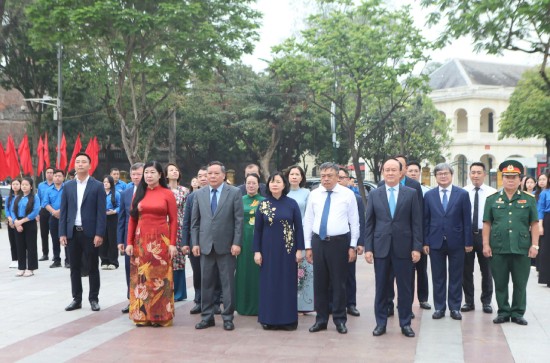 Lãnh đạo thành phố Hà Nội dâng hoa kỷ niệm 155 năm Ngày sinh V.I.Lênin