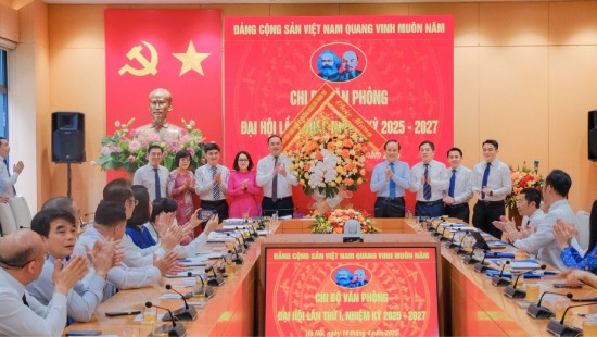 Đại hội Chi bộ Văn phòng Đoàn ĐBQH và HĐND Thành phố nhiệm kỳ 2025 - 2027