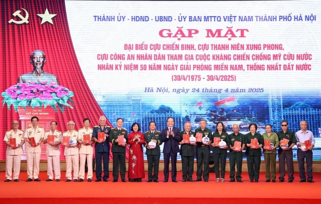 Hà Nội: Gặp mặt đại biểu cựu chiến binh, cựu thanh niên xung phong, cựu công an nhân dân