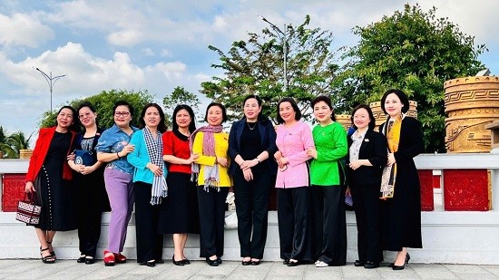 Đoàn công tác của Ủy ban Công tác đại biểu viếng Đền thờ Vua Hùng tại Cần Thơ