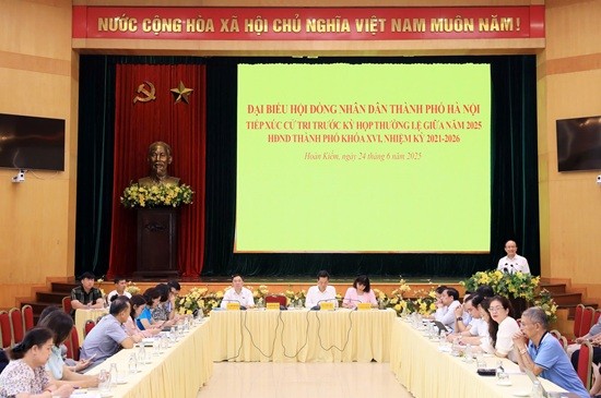 Chủ tịch HĐND thành phố Hà Nội Nguyễn Ngọc Tuấn tiếp xúc cử tri quận Hoàn Kiếm